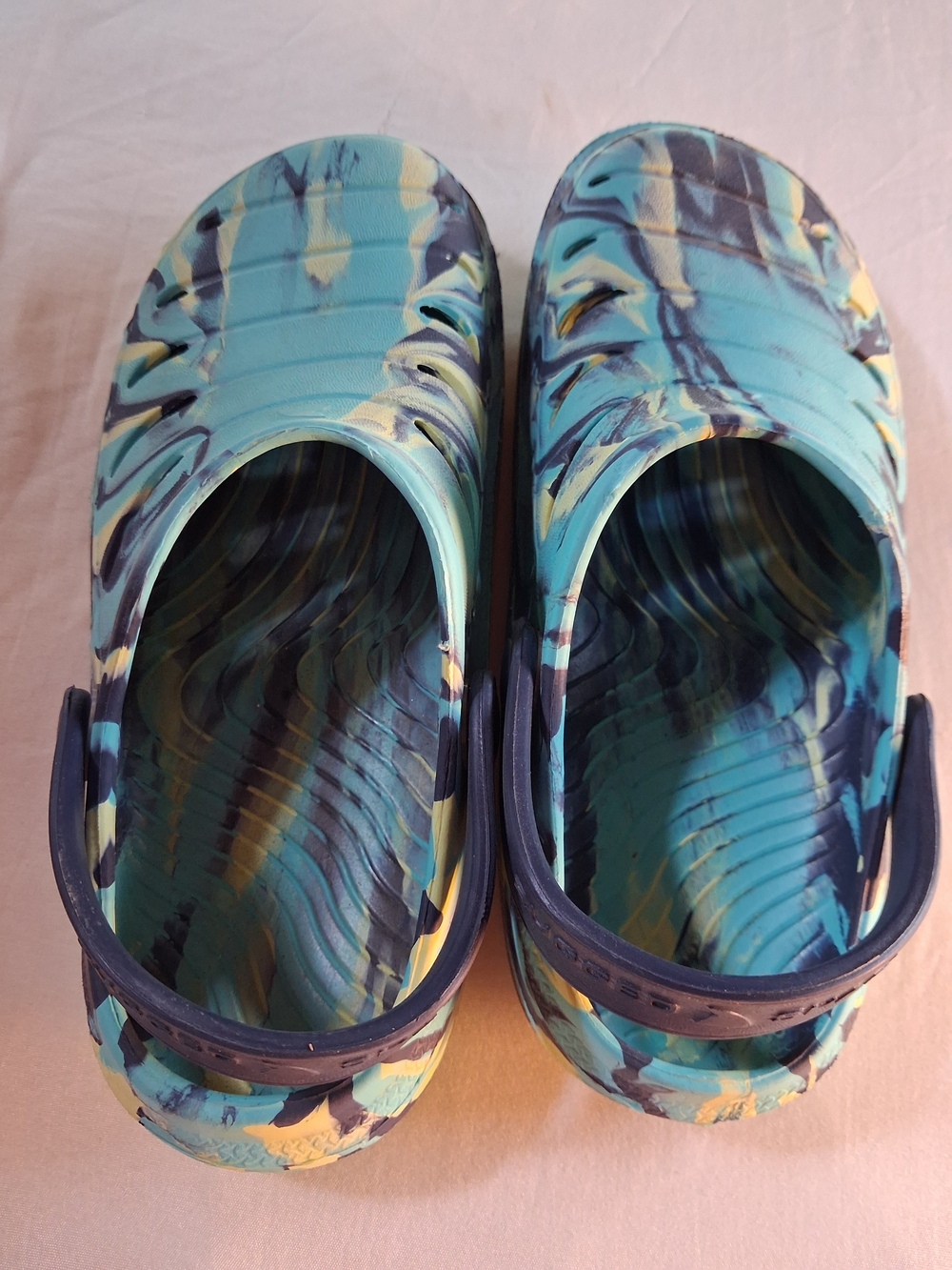 Unisex Slip-On Clogs Marble Pattern NWOT Toddler Size 8 & Kid's Size 1 Available - Picture 3 of 4
